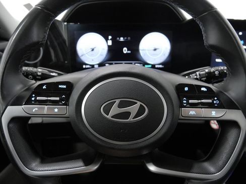 Used 2025 Hyundai Elantra Limited FWD image 17
