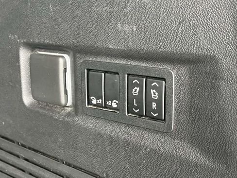 Used 2021 GMC Yukon Denali w/ Denali Premium Package image 23