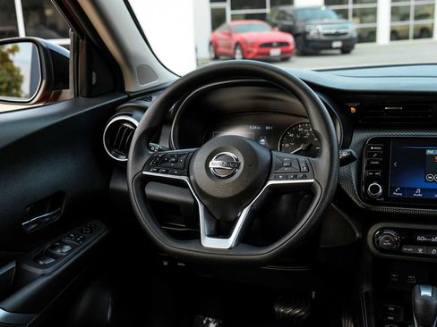 Used 2021 Nissan Kicks SV image 16