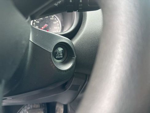 Used 2017 Jeep Renegade Sport w/ Power & Air Group image 27