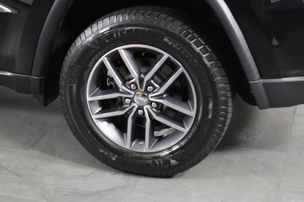 Used 2017 Jeep Grand Cherokee Limited w/ Luxury Group II RWD image 13