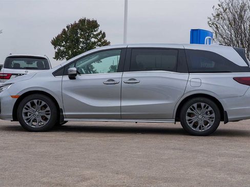 Used 2026 Honda Odyssey Touring image 3