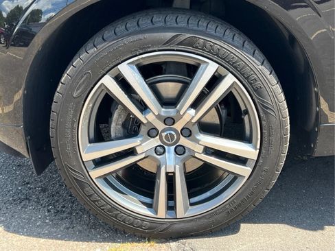 Used 2021 Volvo XC60 T5 Momentum w/ Premium Package AWD/4WD image 31