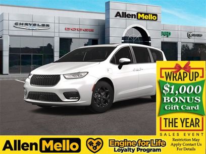 New 2023 Chrysler Pacifica Limited w/ S Appearance Package