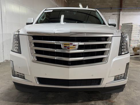 Used 2016 Cadillac Escalade Luxury RWD image 6