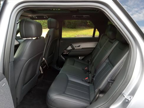 Used 2025 Land Rover Range Rover Sport SE AWD/4WD image 23