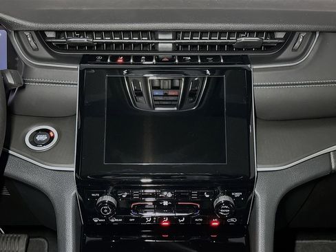 New 2025 Jeep Grand Cherokee L Altitude AWD/4WD image 9
