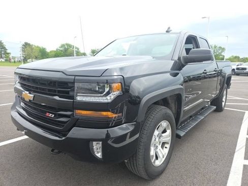 Used 2018 Chevrolet Silverado 1500 LT w/ All Star Edition AWD/4WD image 2