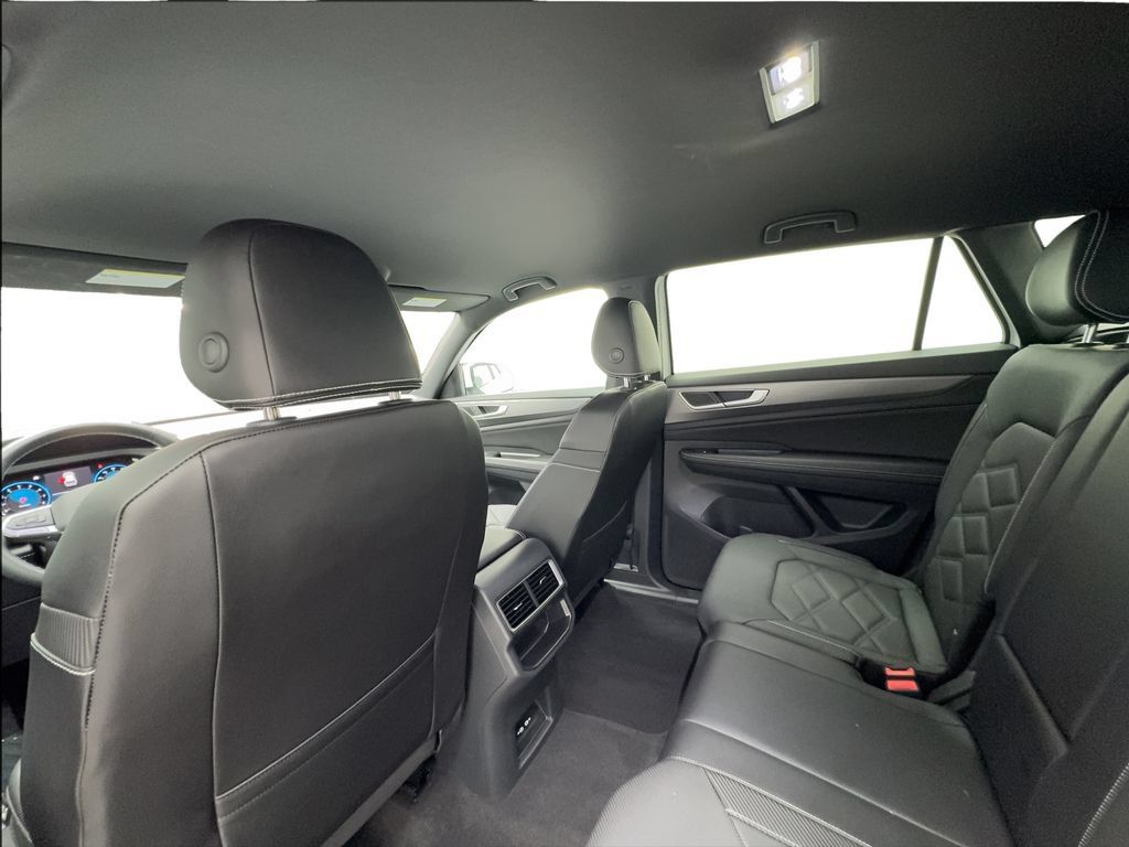 Used 2024 Volkswagen Atlas Cross Sport SE FWD image 24