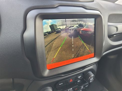 Used 2022 Jeep Renegade Latitude w/ Convenience Group image 35