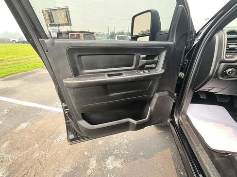 Used 2024 RAM 3500 Tradesman w/ Chrome Appearance Group AWD/4WD image 11