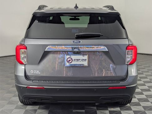 Used 2024 Ford Explorer XLT image 6