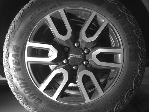 Used 2023 GMC Yukon XL AT4 w/ Technology Package AWD/4WD image 10