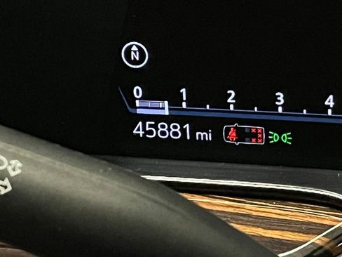 Used 2022 Cadillac Escalade Premium Luxury w/ LPO, Illumination Package image 26