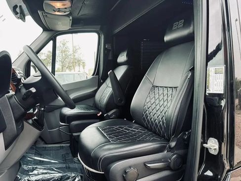 Used 2014 Mercedes-Benz Sprinter 2500 image 20