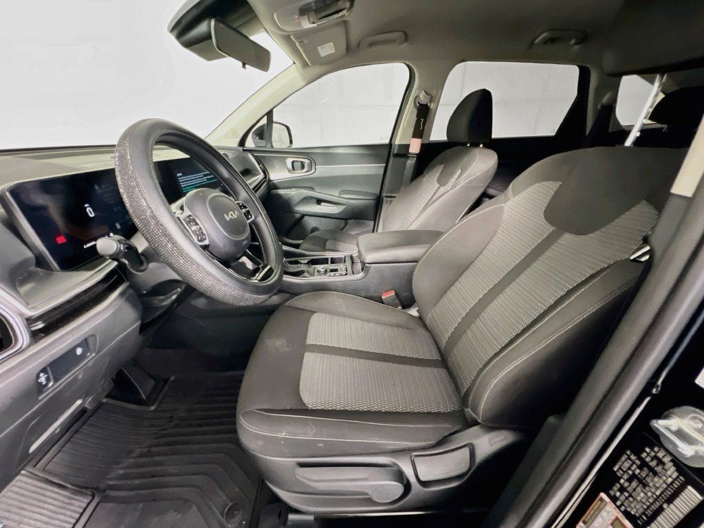 Certified 2025 Kia Sorento LX FWD image 12