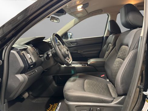 Used 2025 Nissan Pathfinder SV AWD/4WD image 18