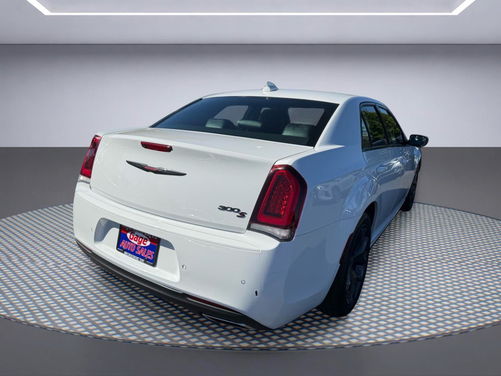 Used 2023 Chrysler 300 S RWD image 7