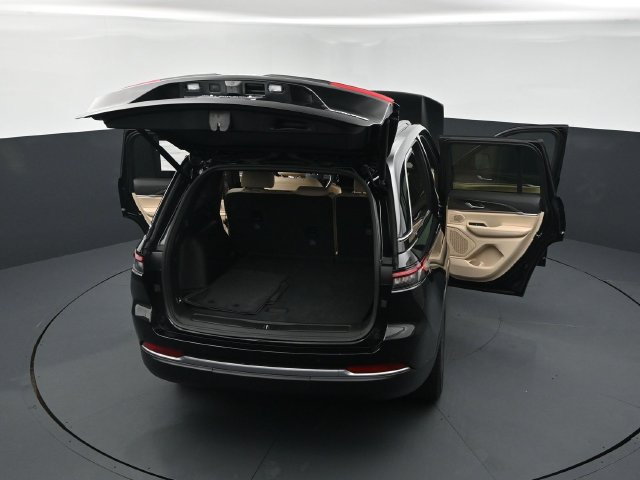New 2026 Jeep Grand Cherokee Limited w/ Trailer Tow Package AWD/4WD image 29