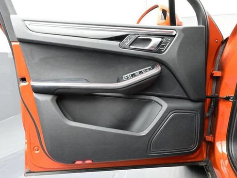 Certified 2023 Porsche Macan AWD/4WD image 7
