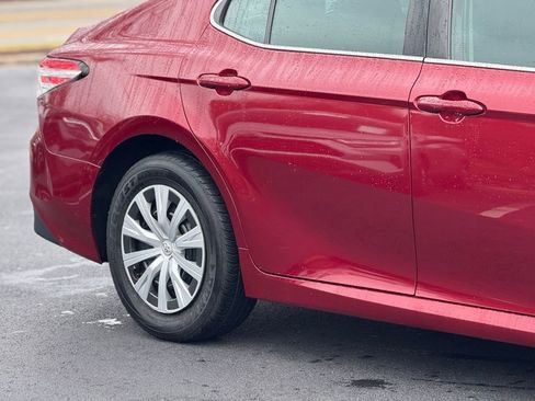Used 2020 Toyota Camry LE image 9