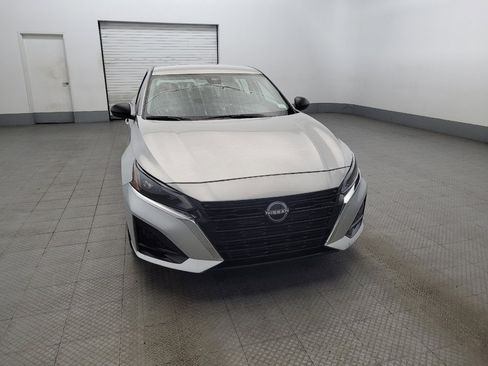 Used 2024 Nissan Altima 2.5 SV image 14