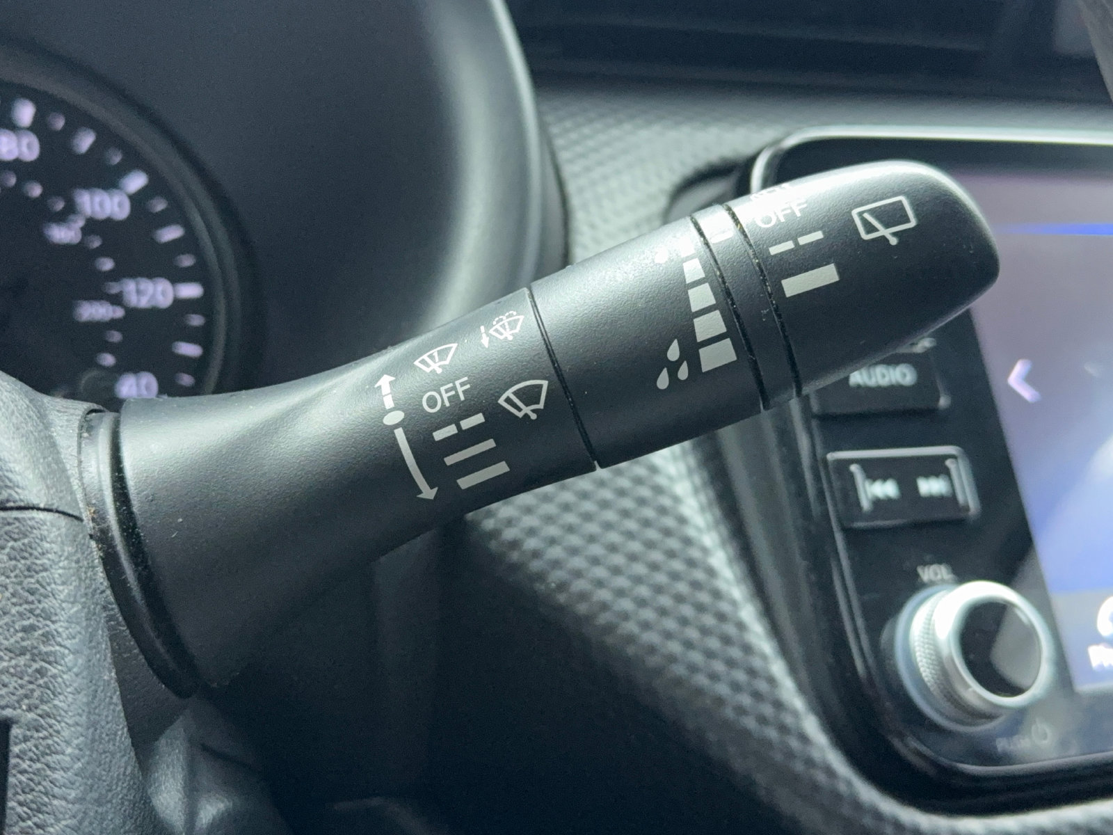 Used 2021 Nissan Kicks SV FWD image 33