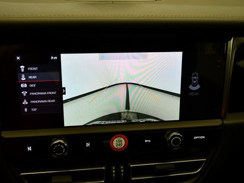 Certified 2026 Porsche Macan AWD/4WD image 31