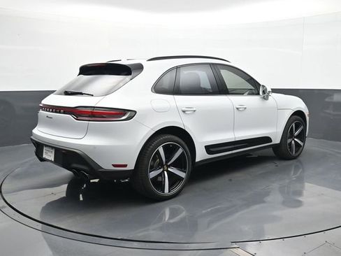 Certified 2025 Porsche Macan AWD/4WD image 22
