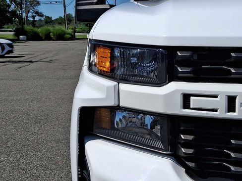 Used 2021 Chevrolet Silverado 1500 Custom w/ Custom Max Trailering Package AWD/4WD image 9