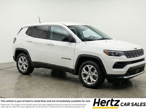 Used 2025 Jeep Compass Latitude AWD/4WD image 1