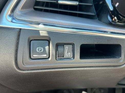 Used 2017 Cadillac XT5 Luxury w/ Driver Awareness Package AWD/4WD image 11