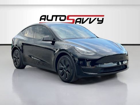 Used 2025 Tesla Model Y Long Range RWD image 1