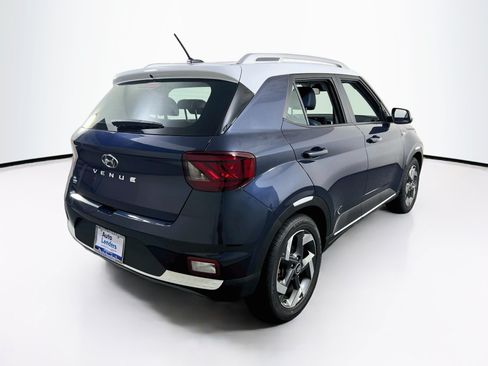 Used 2023 Hyundai Venue Limited w/ Cargo Package FWD image 5