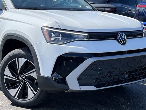 New 2026 Volkswagen Taos SE AWD/4WD image 3