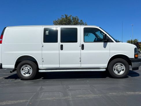 Used 2025 Chevrolet Express 2500 w/ Driver Convenience Package RWD image 3