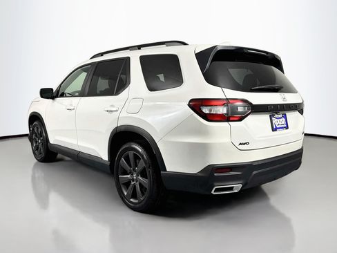 Certified 2023 Honda Pilot Sport image 7