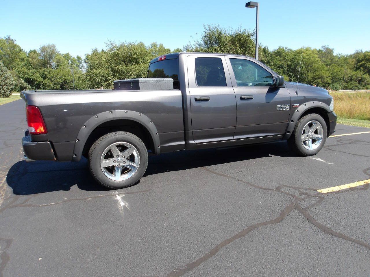 Used 2017 RAM 1500 Express w/ Express Value Package AWD/4WD image 11
