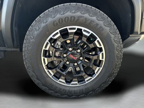 Used 2026 GMC Canyon AT4 w/ AT4 Premium Package AWD/4WD image 45