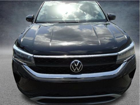 Used 2022 Volkswagen Taos SE FWD image 5