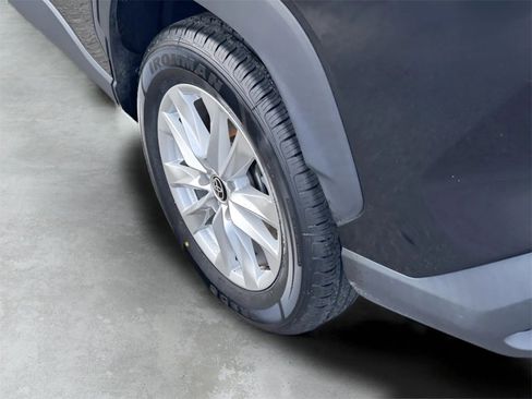 Used 2023 Toyota Corolla Cross LE image 7