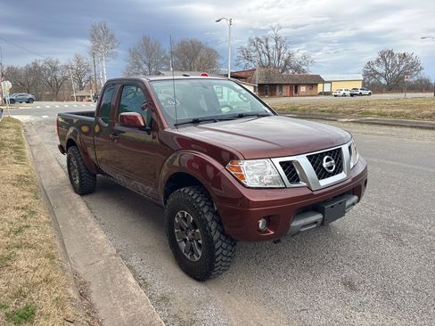 Used 2017 Nissan Frontier PRO-4X w/ Pro-4x Graphics Package image 8