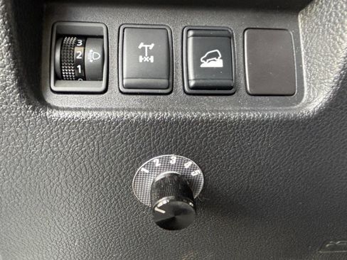 Used 2016 Nissan Titan PRO-4X image 18