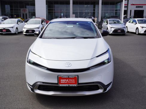 New 2026 Toyota Prius Plug-In Hybrid FWD image 6
