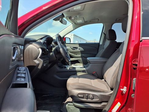 Used 2020 Chevrolet Traverse LT image 23