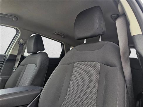 Used 2025 Kia Sportage LX image 12