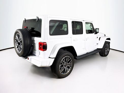 Used 2022 Jeep Wrangler Unlimited Sahara image 31