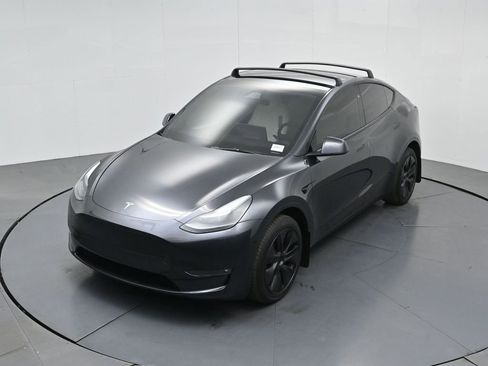 Used 2025 Tesla Model Y Long Range image 50
