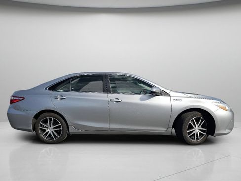 Used 2017 Toyota Camry XLE w/ Moonroof Package FWD image 25