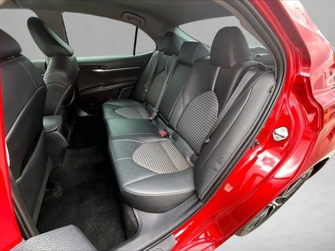 Used 2022 Toyota Camry SE FWD image 27